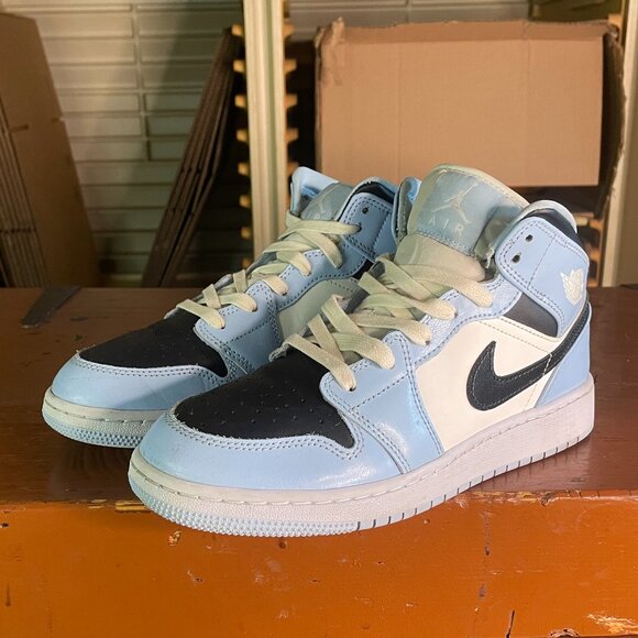 NIKE Youth Size 5.5 Air Jordan 1 GS Blue Black White UNC Shoes 555112-401 - Picture 1 of 8